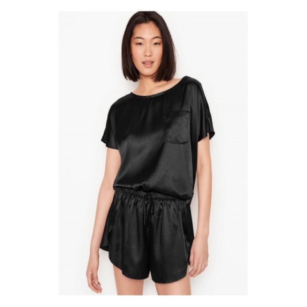 Victoria’s Secret Oversized T-Shirt & Petal Short PJ Set - Black- Size Small